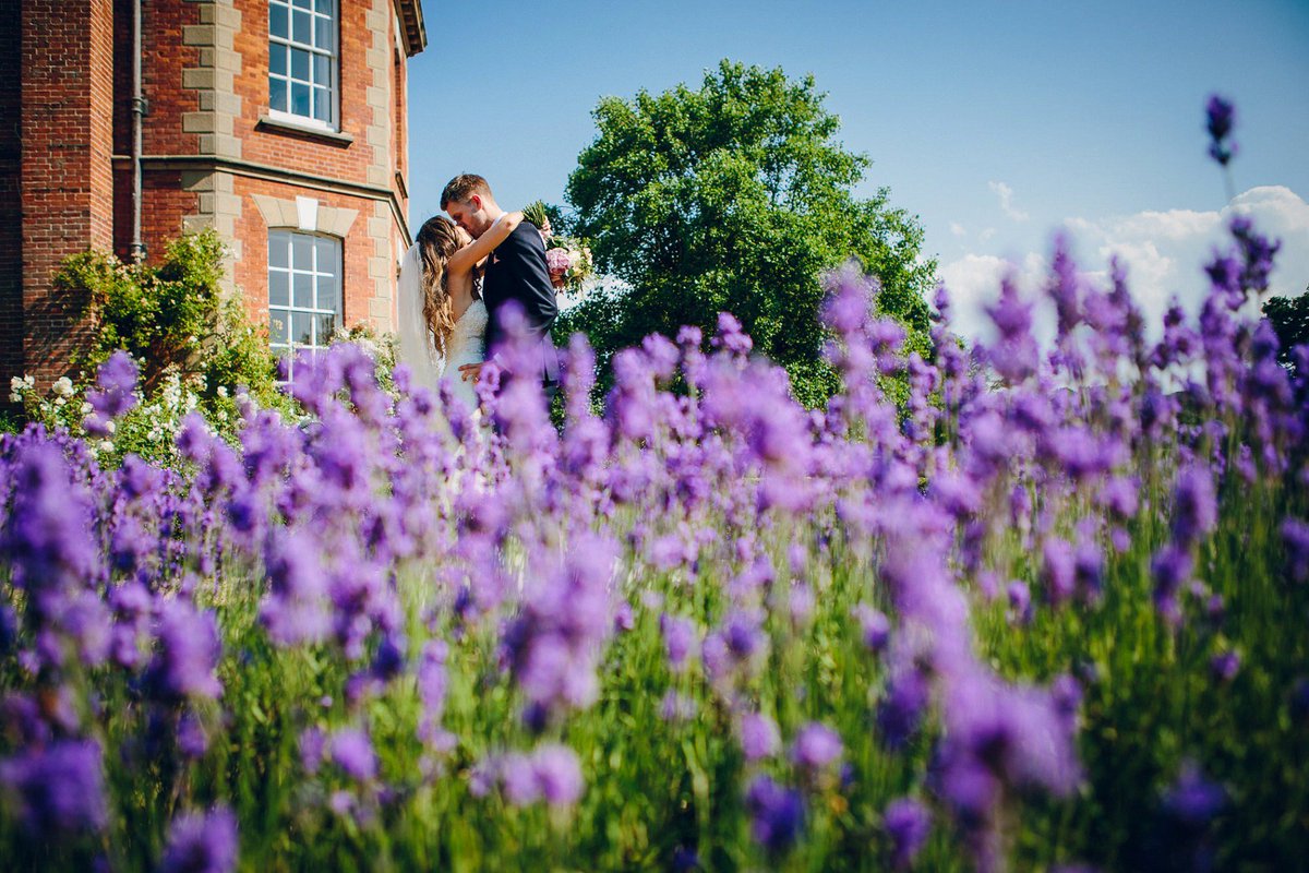 The sunshine is back, the gardens are in full bloom, and there's definitely love in the air!

📸 <a href="/amybpics/">Amy Barton</a> 

#summerwedding #weddingvenue