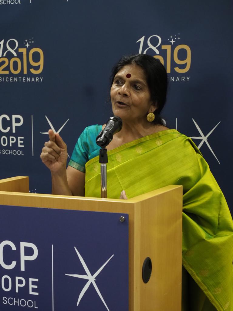 ESCP_bs's tweet photo. @chetnavsinha lesson n°1: "Never provide poor solutions to poor people. Listen to them, they are extremely smart and they know what they want" #EMBADesigningTomorrow @MannDeshiOrg https://t.co/G4mv6cQa6X