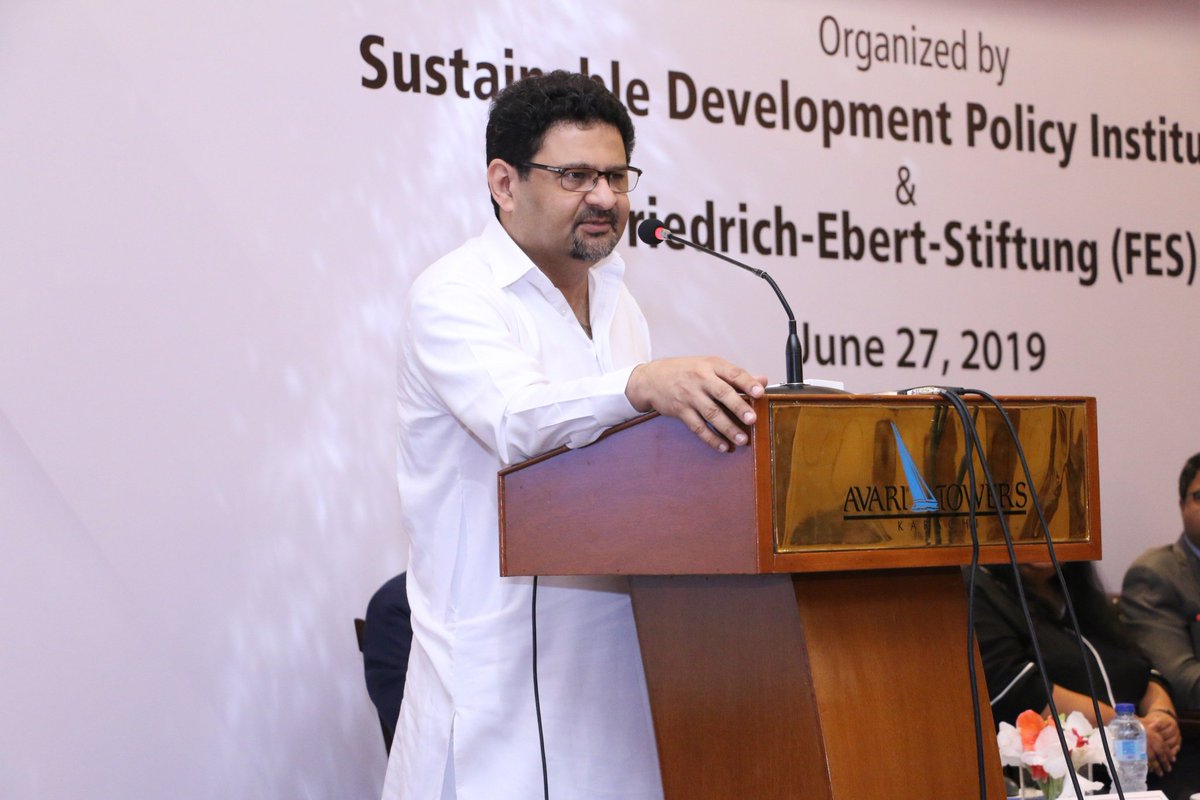38% growth in #tax target which current government has set is hard to achieve,says Dr <a href="/MiftahIsmail/">Miftah Ismail</a> former finance minister to Pakistan at #EconomyOfTomorrow