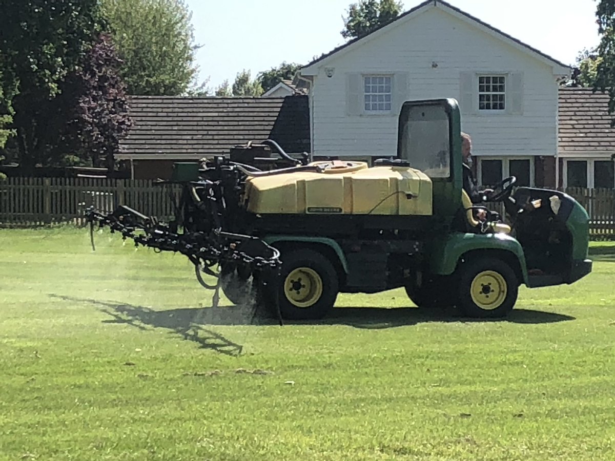 broomemanorgolf's tweet photo. Finally, after 5 weeks of being beaten by the weather, we finally had the tees, fairways, semi rough, approaches and surrounds fed. Thanks to @Rawlings02  for the usual fantastic job!! https://t.co/D1jcmzf8pK