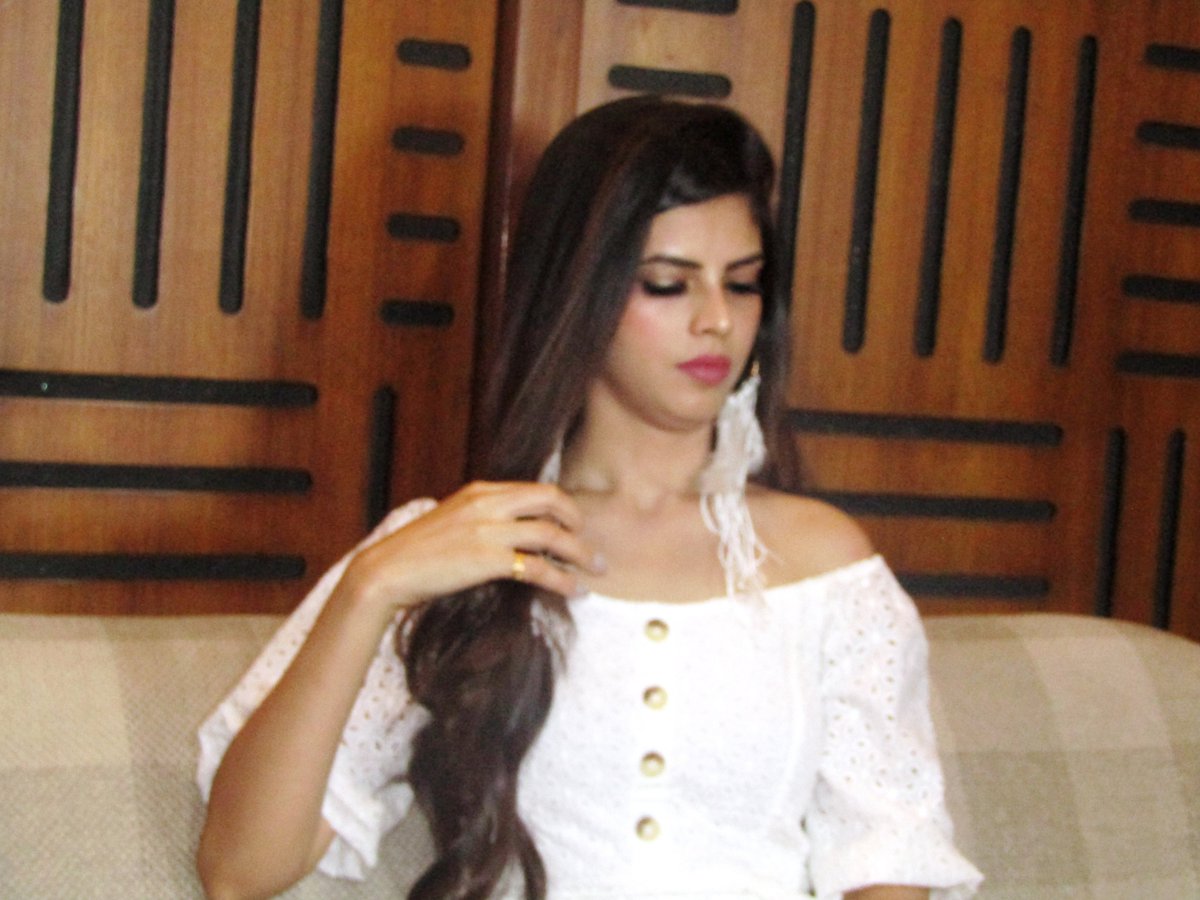 divu123's tweet image. #SongOutNow #SongOut #BaarishKiBoonde #Monsoon #MonsoonTrack #Song #Dj #Legendary #DjSheizwood
  New monsoon track "Baarish Ki Boonde" is out now!!
  Do watch the song video &amp;amp; share - youtu.be/-KMrkxCoWPY @djsheizwood,