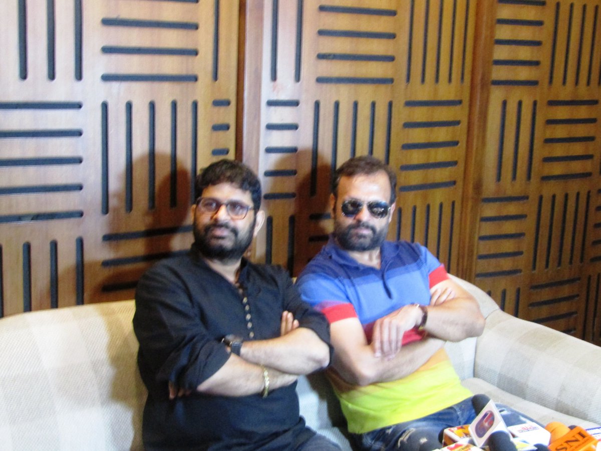 divu123's tweet image. #SongOutNow #SongOut #BaarishKiBoonde #Monsoon #MonsoonTrack #Song #Dj #Legendary #DjSheizwood
  New monsoon track "Baarish Ki Boonde" is out now!!
  Do watch the song video &amp;amp; share - youtu.be/-KMrkxCoWPY @djsheizwood,