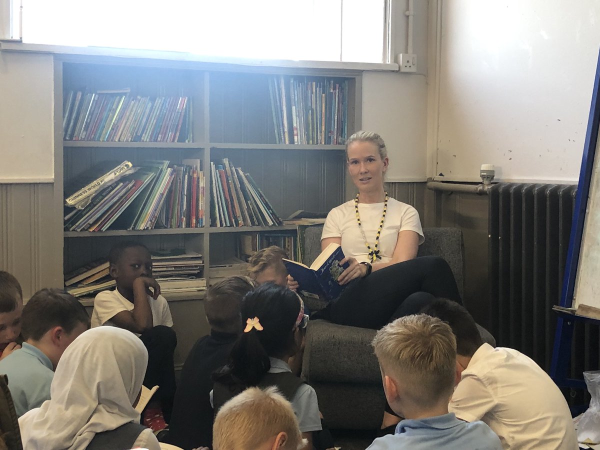 MrTu1874's tweet photo. Enjoying a good book with @IbroxPrimary4 https://t.co/8eGAP2Awd8