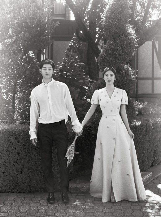 Kylsmsn1's tweet photo. Song hye kyo deleted some the picture they had in the wedding day. It's so sad to see that😥😥 #SongSongCouple #SongSongNoMore https://t.co/Pf0bVruu9N