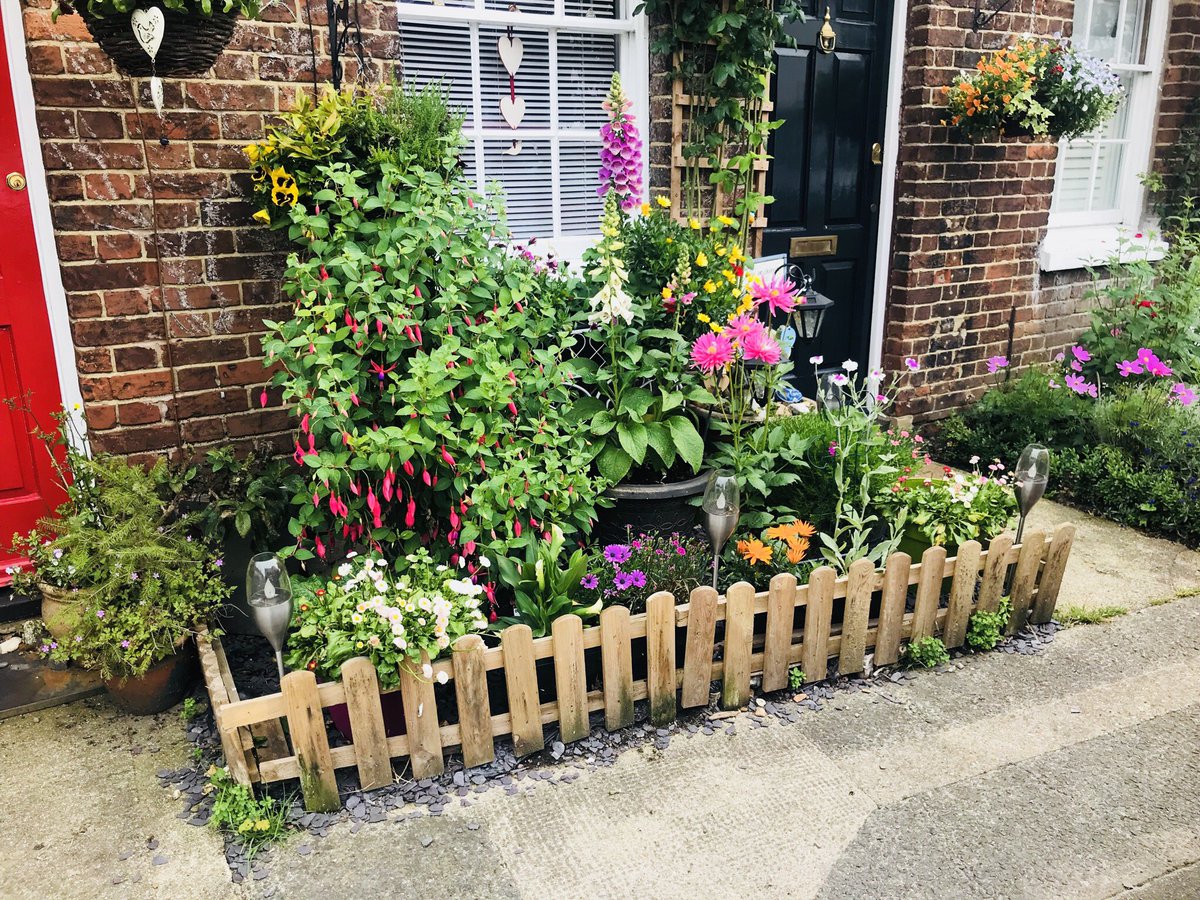 ❤️ how a small space can be so pretty #gardenenvy #faversham #kent