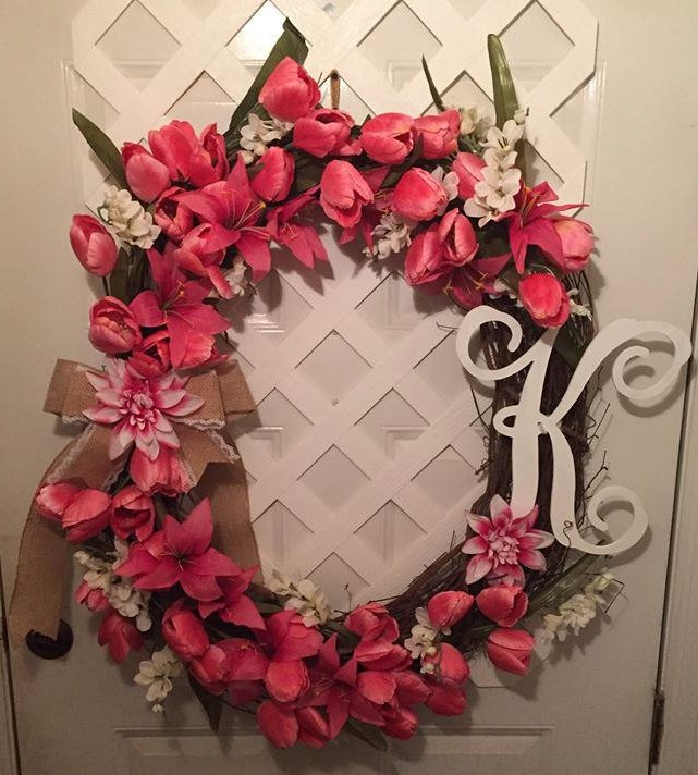 lmcook30's tweet photo. SummerTime Tulips Wreath 
Choose Your Colors &amp; Initial
CUSTOM ORDERS Welcomed
https://t.co/Gb13MikUzW
#FrontDoorWreath #Tulips #MonogramWreath #Wreath #WeddingDecor #HomeDecor #womaninbizhour  #womenentrepreneur  #epiconetsy #promomyshop #bestofetsy  #giftideas #specialtparty https://t.co/WF7bSRmM6S