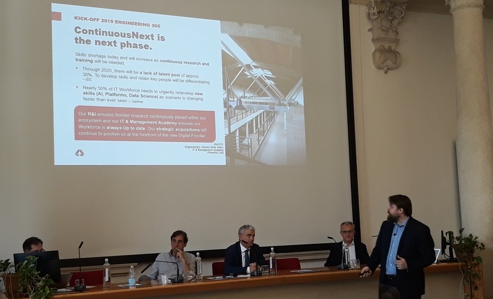 EngineeringSpa's tweet photo. “Dalla #DigitalTransformation al #ContinuousNext:
la conoscenza dei processi core dei clienti, la #Ricerca continua delle frontiere tecnologiche, le competenze professionali e la Scuola di #Formazione punti di forza di Engineering”: Edward Abbiati al #kickoff19_eng365. @Eng_365 https://t.co/W29Ffc5mTa