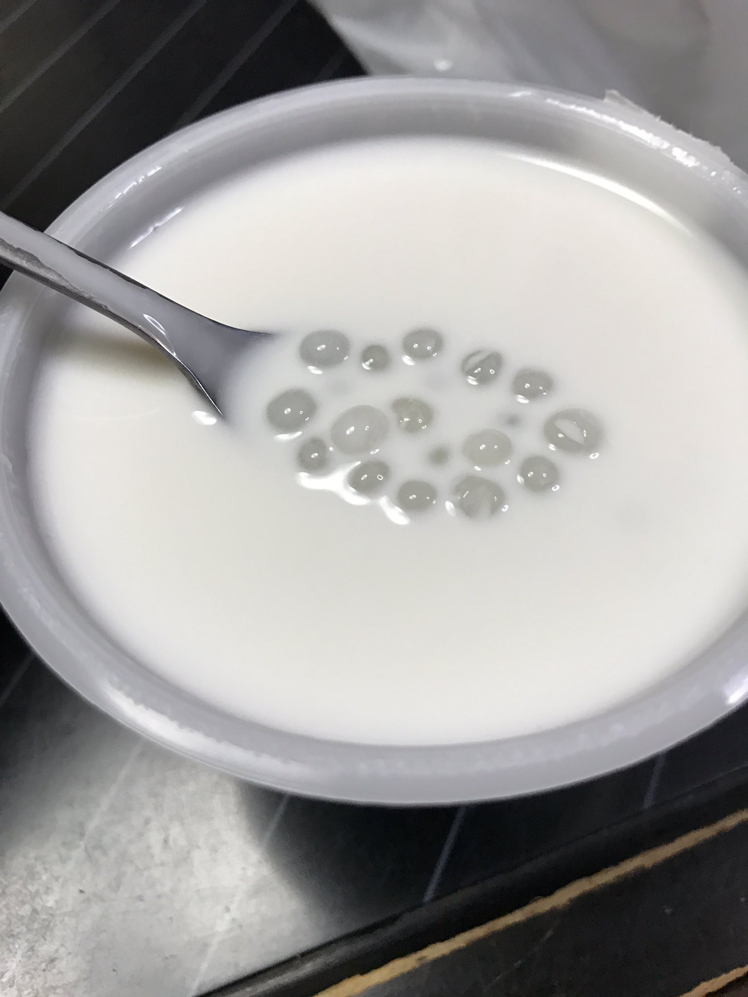 緋村 しょぼチカ 有輝 タピオカミルクティーが現在人気なようですが おいら昔から売ってるココナッツミルクの白いタピオカが好きなんだ 舌で潰せるぐらい柔らかいんだ わかる人おるじゃろうか T Co Jp8hkgb4os Twitter