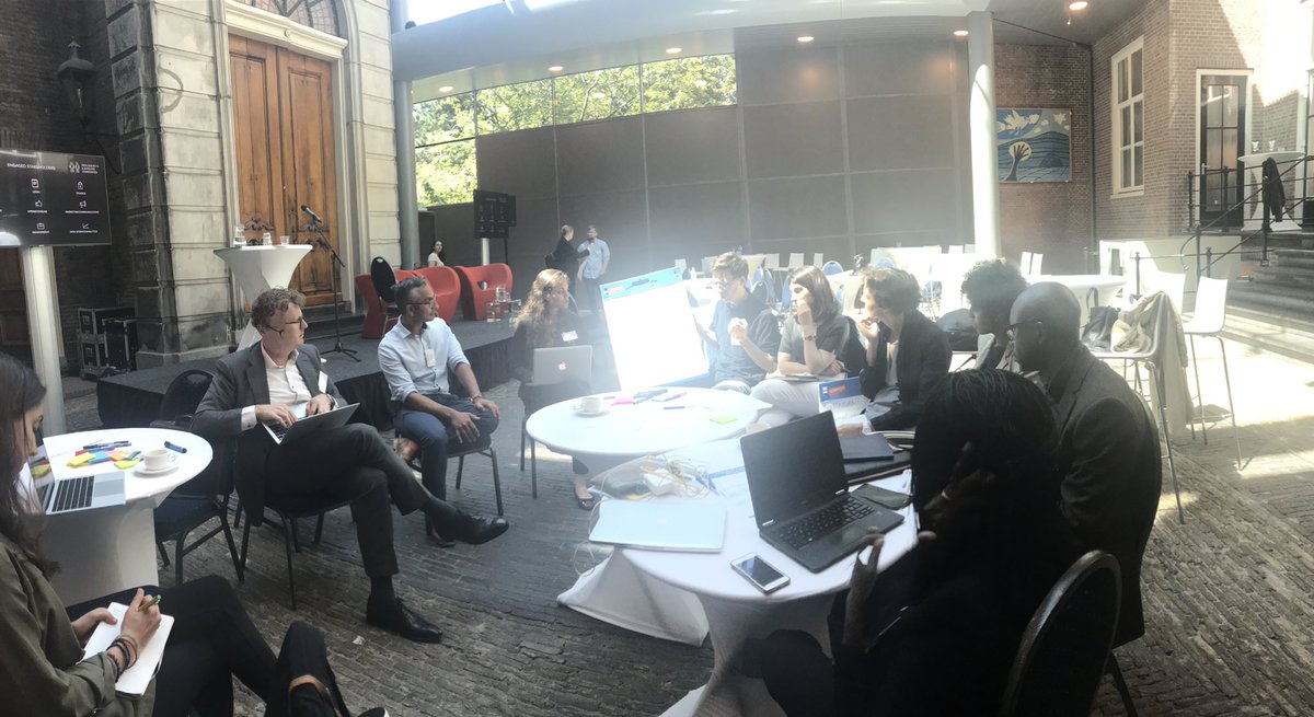 Lebowskiana's tweet image. #datacollaboratives track: working in groups on the data lifecycle mapping   #DRX2019