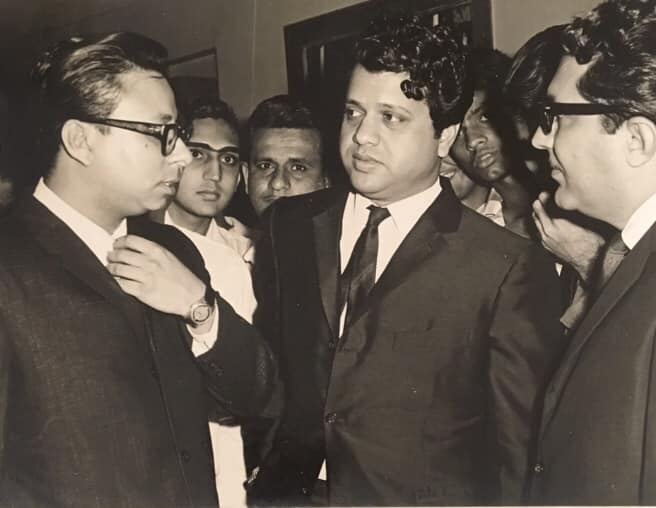 SJFansAssnCal's tweet photo. This photo is Courtesy #NNSippyProductions (PHOTO CAN'T BE USED IN ANY FORM WITHOUT THEIR PERMISSION)

#Jaikishan of #shankarjaikishan is seen with two birthday boys #RDBurman and Producer, Distributor #NNSippy in a party
NN Sippy produced #Gumnam and distributed #Shatranj https://t.co/H7gEVMwdKC