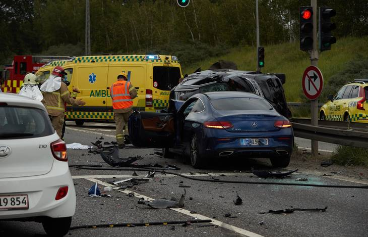 MikolajKortus's tweet photo. Nicki Bille Nielsen miał wczoraj wypadek samochodowy na autostradzie. Rozbił swojego Mercedesa. Całe szczęście bez ofiar, ale pięć osób trafiło do szpitala.

Fot: EkstraBladet. https://t.co/CquBf1gB4u