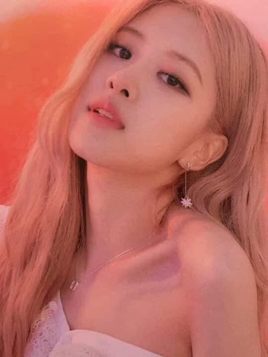 Rosé are Roses🌹🤟🏻🖤💗 tweet media