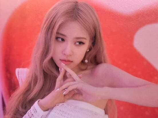 Rosé are Roses🌹🤟🏻🖤💗 tweet media