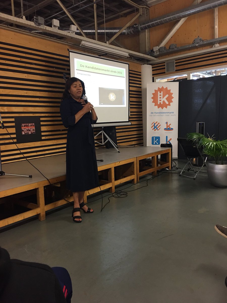 De aftrap van de boekpresentatie MoneyStories door Patricia Zebeda van <a href="/Kandidatenmarkt/">De Kandidatenmarkt</a>. Empowerment jongeren en breid hun netwerk uit. Kernwaarden: netwerkgericht, gelijkwaardigheid, duurzaamheid, wederkerigheid, community building.