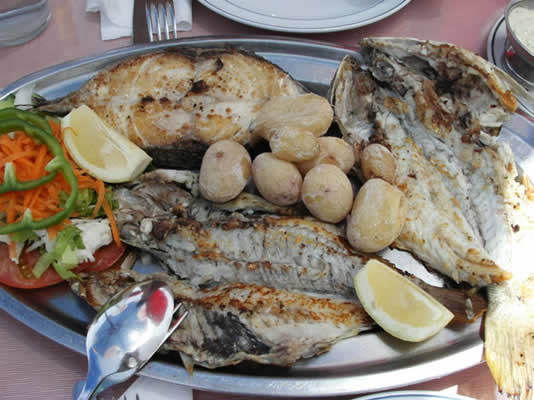 ConoceCanarias's tweet photo. La comida está puesta... así que el que quiera lapas que se moje el c*** @ProductosdeCan1 https://t.co/8ogUdTIoqC