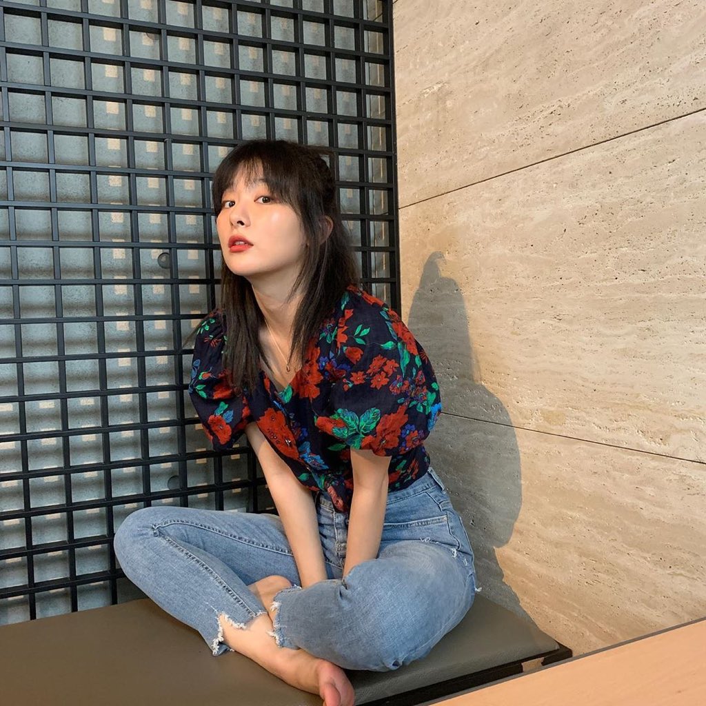 seulginsta's tweet photo. ♡ IG POST | hi_sseulgi : 🙏 (1/2) https://t.co/8rrUaYBjMU