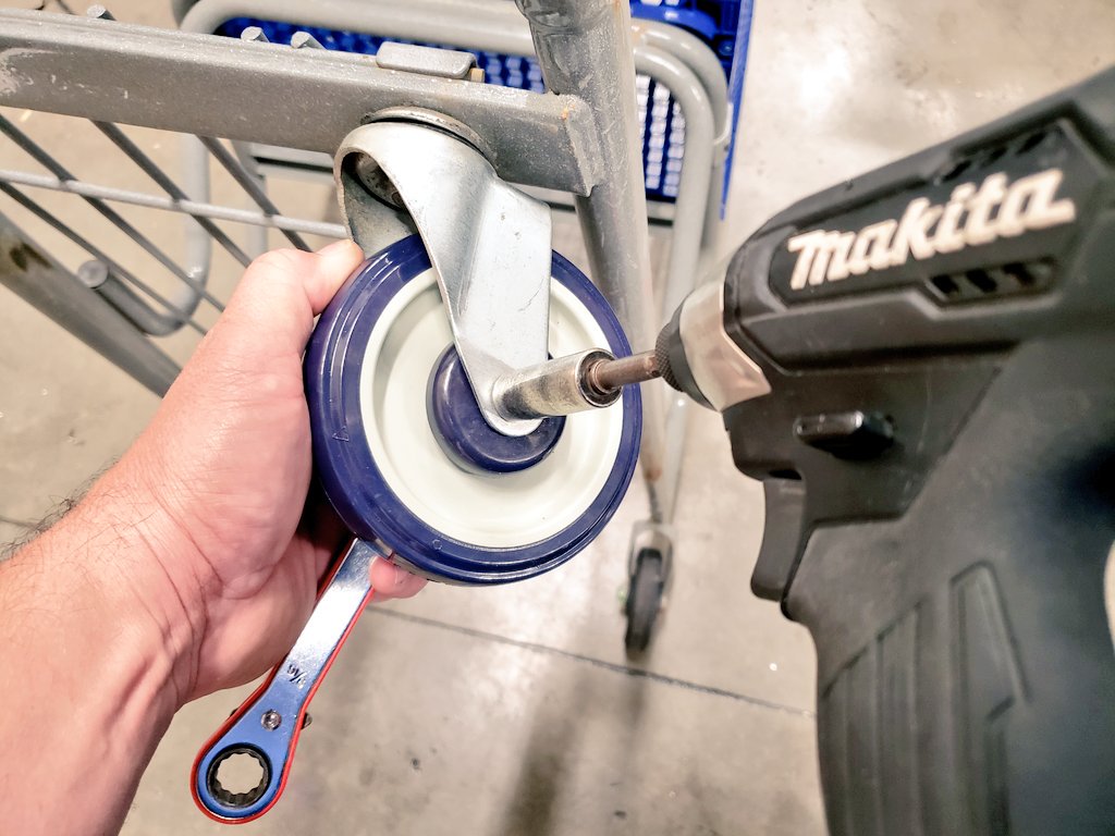 wellsgatorfan's tweet photo. We help our customers out with more than just their assembly needs. We also can assist with making sure their shopping carts are rolling smoothly to give the customer a more pleasant shopping experience! #WeDoItAll #WePutItAllTogether #StorePartnership #GulfStrong https://t.co/4th3KUheYB