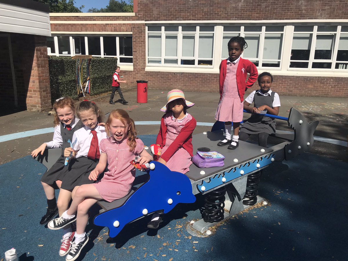 CorpusChristi_K's tweet photo. What a beautiful sunny day today! Our children have been sensible and remembered to apply sun-cream and some even remembered their sun-hats! #safetyinthesun #HWB https://t.co/nXg9LPo5gK