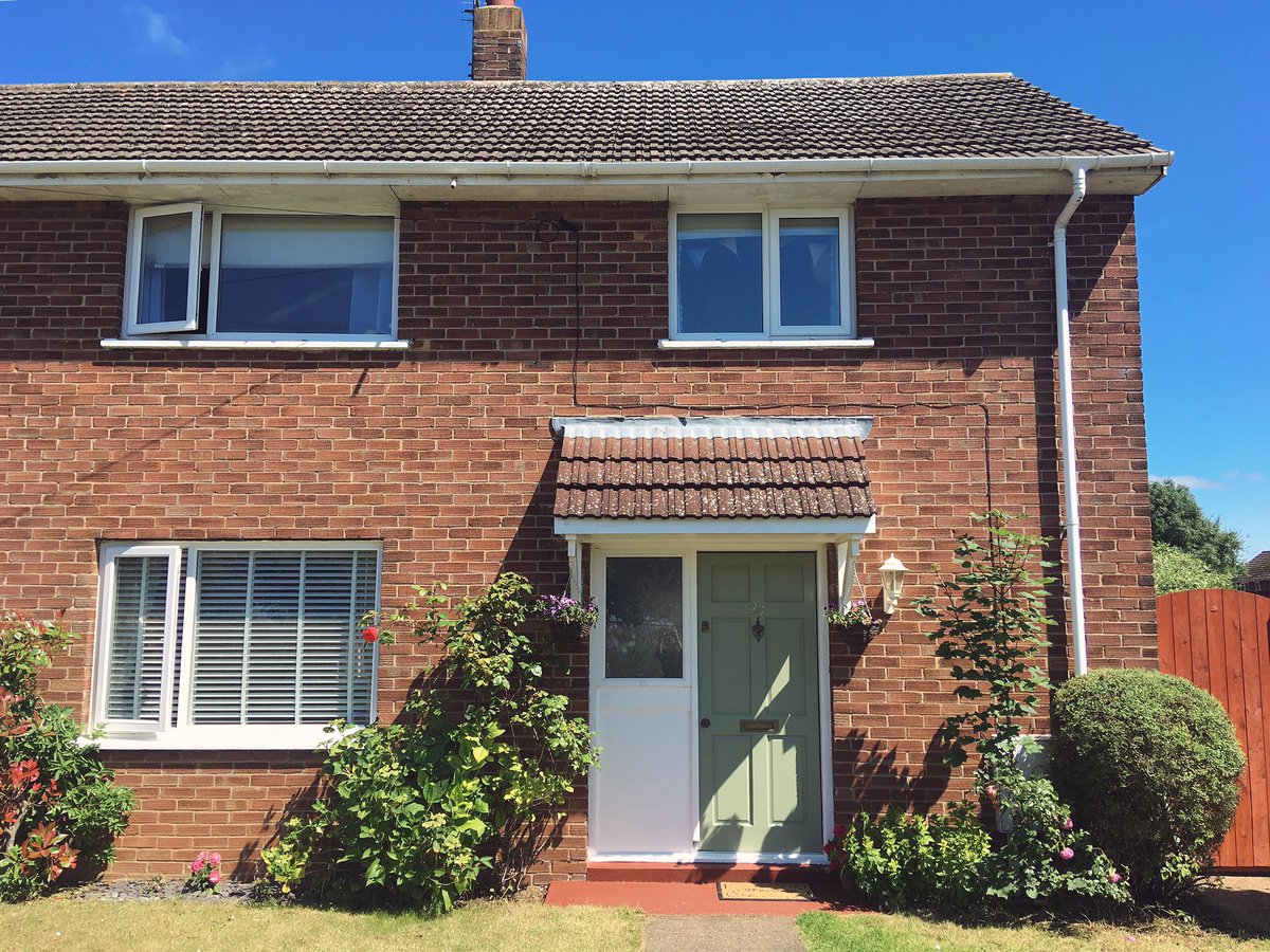 MarmaladeTour's tweet photo. Oh my goodness, our #house officially goes on the #market today!!! 😍
#housesale #housesimple #propertysale #grownup https://t.co/hfJ0rGRtf1