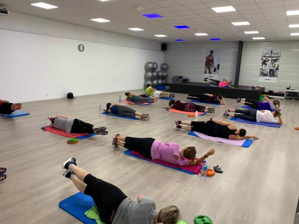 SimplyGymFR's tweet photo. L’été est là ! ☀️🏖
Venez peaufiner votre shape avec votre coach Cathy avant de partir en vacances https://t.co/etmrf03ZKX