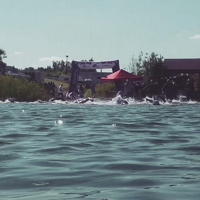 theswoows's tweet photo. HERE THEY COME!
Another great moment from the C3 Caledon Quarry swim last night. #THESWOOWS
.
#JoinUs @theswoows for #Season2 --> https://t.co/JQRlzOPfqn
.
#GetReady #OpenWaterSwimming #OpenWaterSwimmer #OpenWaterSwim #Ontario #SwimBikeRun #SwimAnything #SwimSeries #Swimming #… https://t.co/q3C0UoABJo