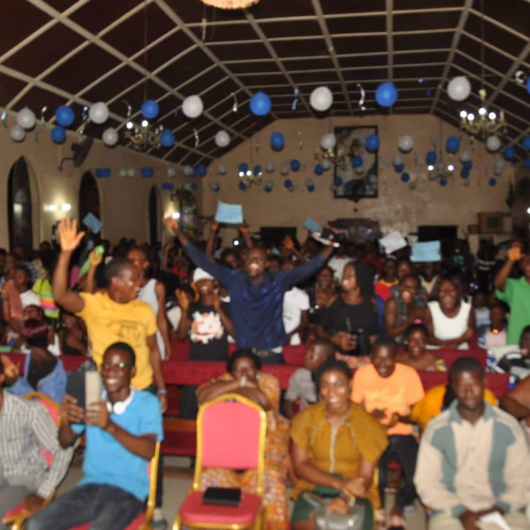 rise_hunt's tweet photo. We had a full house on sunday at the salem Baptist Church Breweville,Parker Corner at 5:00pm ..thanks for coming guys see you this sunday #risenshinetalenthunt #RAS #Liberia #music #gospel #Competition https://t.co/DN9qgeOLS1