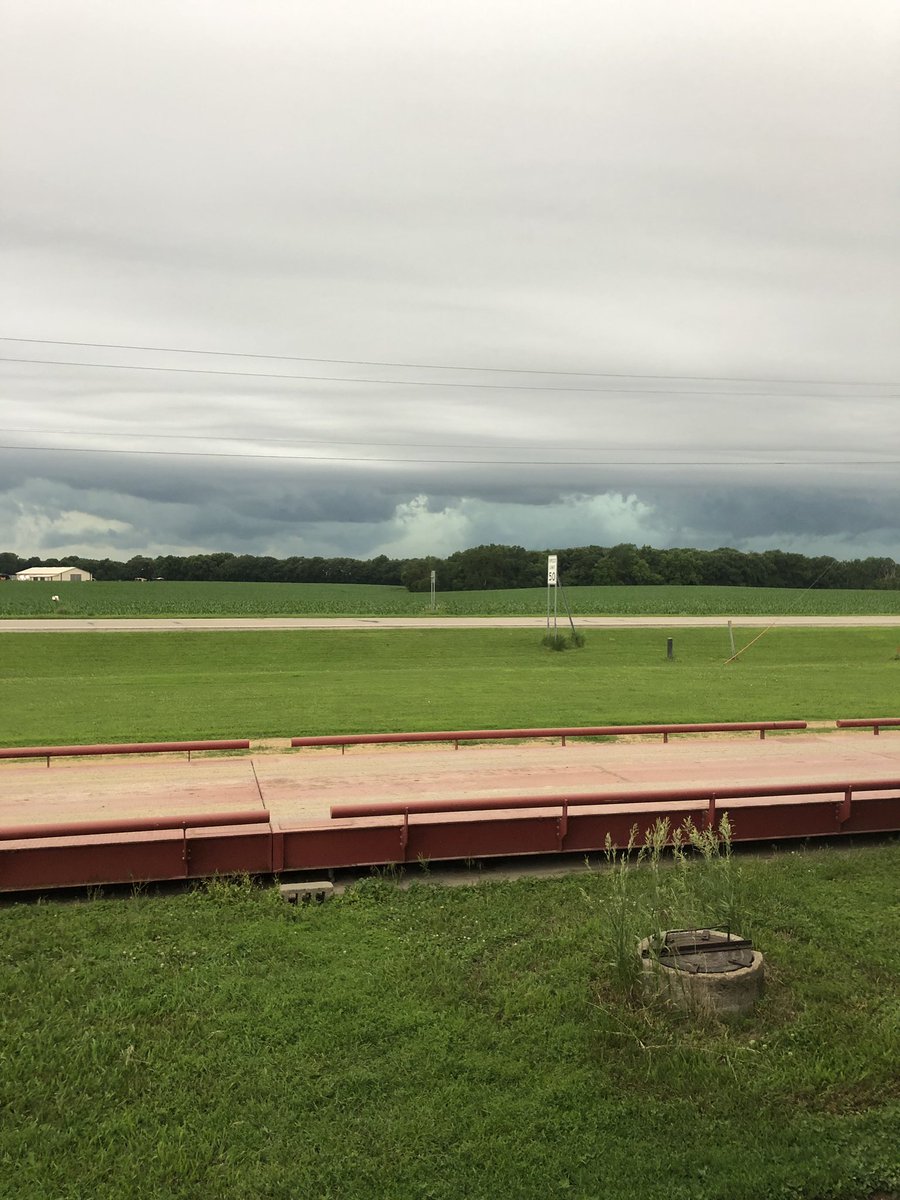 zman553's tweet photo. Storm front moving into ambiy. Lots of cloud to ground lightning. Very fast moving storm with a lot of power. @mark_tarello @KEYCNews12 https://t.co/vOOc68hsFK