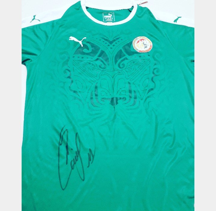 lequipedegreg's tweet photo. 🎁 ALERTE CADEAU 🎁

Ce soir gros choc Sénégal - Algérie, pour l'occasion on vous fait gagner la tenue complète @pumafootball dédicacée de @MBaye9Niang avec le Sénégal ! 😍

Pour le gagner, 2 étapes :

1️⃣. Retweeter ce tweet
2️⃣. Follow @lequipedestelle

#EDE @lachainelequipe https://t.co/cAKe18L4dZ