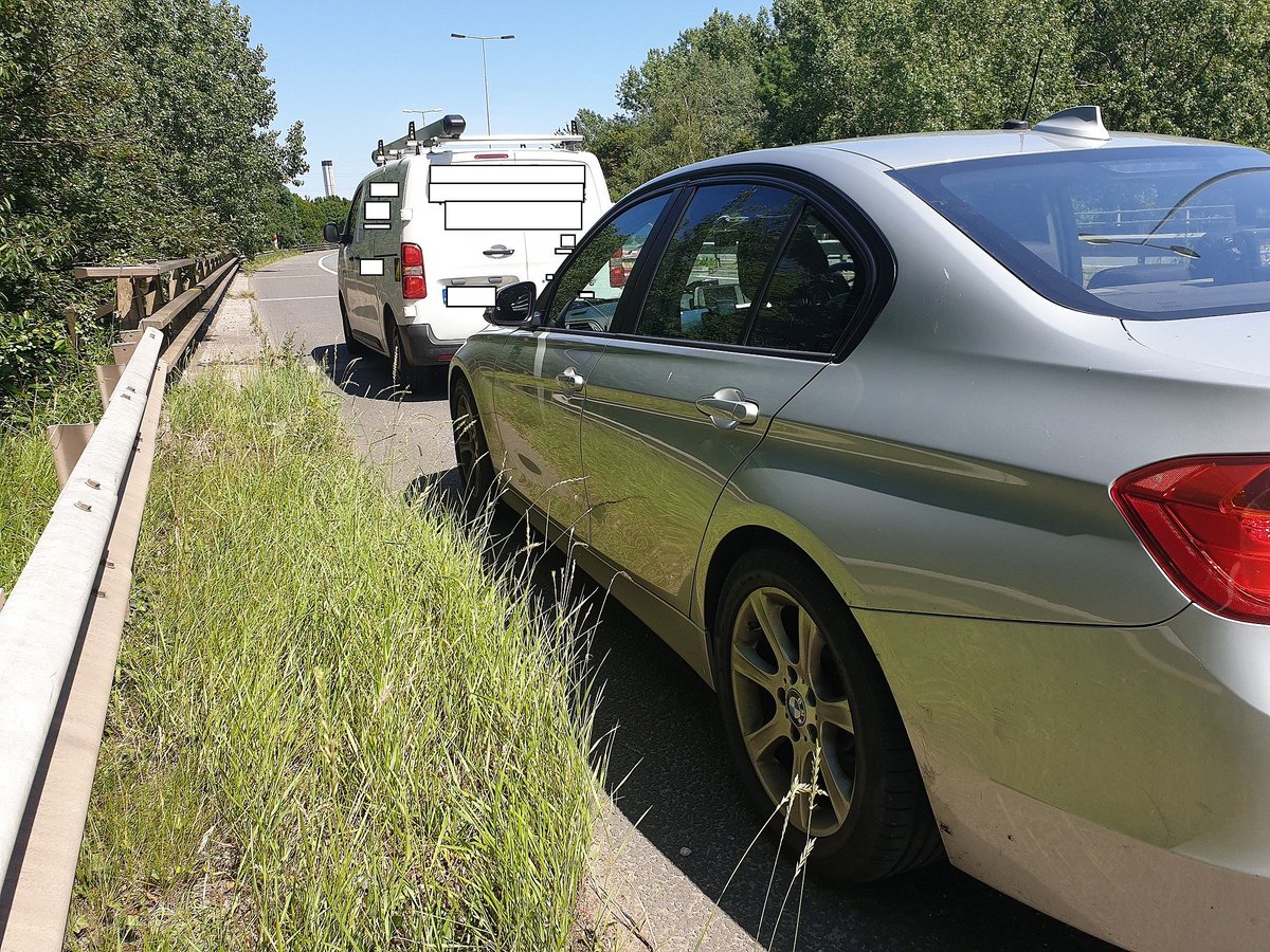 NWmwaypolice's tweet photo. Having your Mobile phone on Loud speaker but in your hand whilst Driving ...... So not hands free at all will get you issued with a TOR
(Traffic offence report) just like this driver did on the M53 Southbound
#HT64 @CheshireRCU
#Fatal5 https://t.co/DzfQZXVRR5