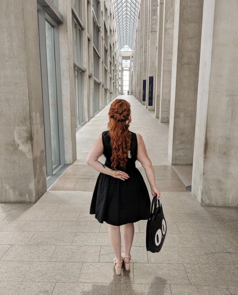 We love this photo of Kerri_ofcats with our Heart of Gold handbag. 🖤🐱
.
#handbag #cat #cats #kitty #handbag #black #fashion #BannedApparel #BannedRetro