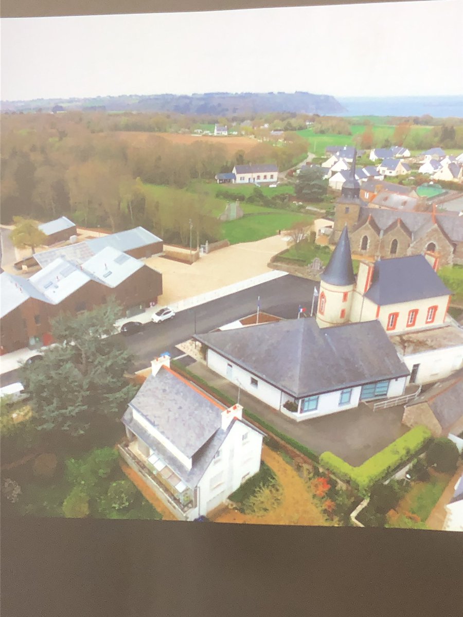 FORTINLhour's tweet photo. À #Treveneuc pour une table-ronde organisée par @MAeBretagne sur la question des centralités. L’occasion de présenter la démarche en #Bzh @regionbretagne @bretagnegouv @EPFBretagne @BanqueDesTerr https://t.co/DjM57828rK