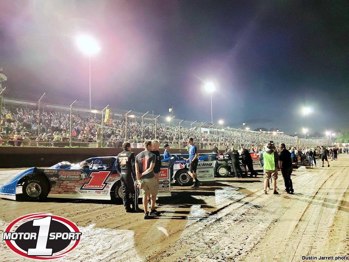 Cheers to modern-day gladiators preparing to put on a show for jam-packed grandstands 🙌 #1Motorsport1Goal (<a href="/DustinJarrett/">Dustin Jarrett</a> pic)