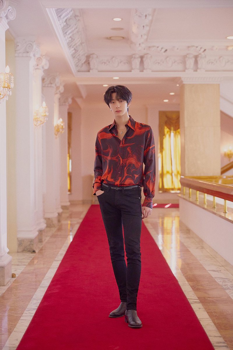 Chaeshire115's tweet photo. Sir can i perhaps interest you in using my face as your doormat? https://t.co/7Vt7D354UR