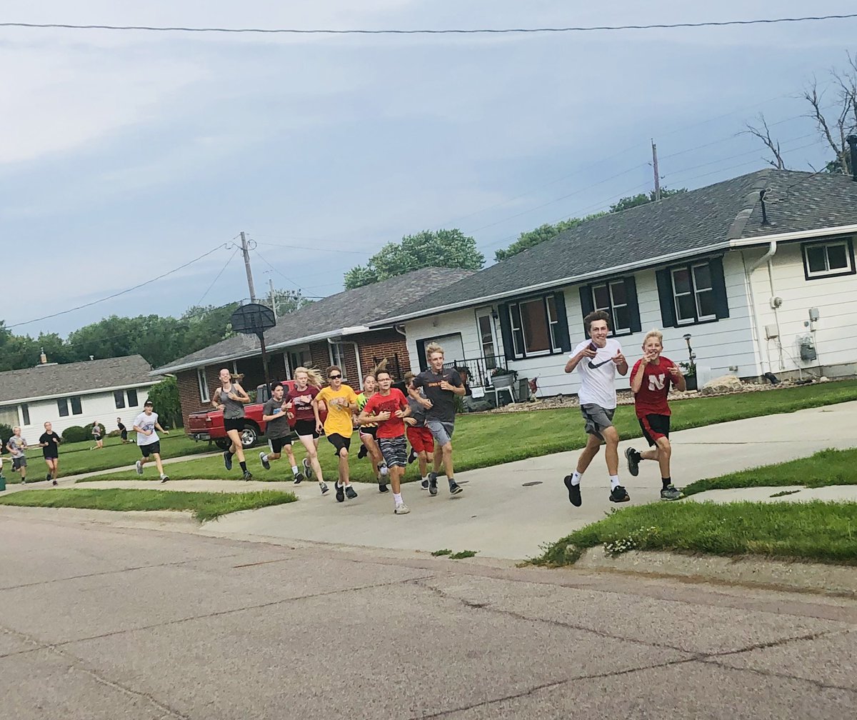 SBLJHXC's tweet photo. They’re running AND smiling! 40 kids enjoying a beautiful morning jog at summer running. Love it! https://t.co/hIY4LfTsDW