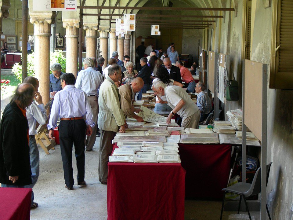 AbeBooks_IT's tweet photo. Ve lo avevamo detto: il 14 e 15 settembre ritorna la #mostra mercato #Mantova Libri #Mappe #Stampe che si preannuncia come uno degli eventi pi�� importanti in Italia per #bibliofili e amanti della carta! @cittadimantova @gazzettamantova #passioneperilibri
https://t.co/hoHfN1EyQe https://t.co/NWgpTN2ASn