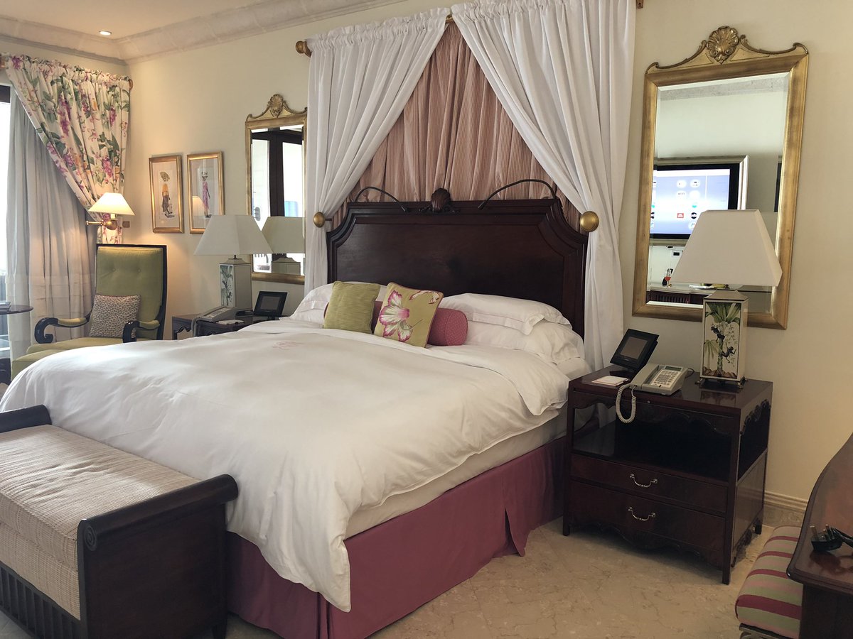 rareearthtravel's tweet photo. Staying @SandyLaneResort #Barbados. Fabulous #luxury resort in St James. #golf, #watersports, #kidsclub, #swimwithturtles #beach. Feeling #inthepink. Having a great trip @LussoTravel π https://t.co/cySqznoEz1