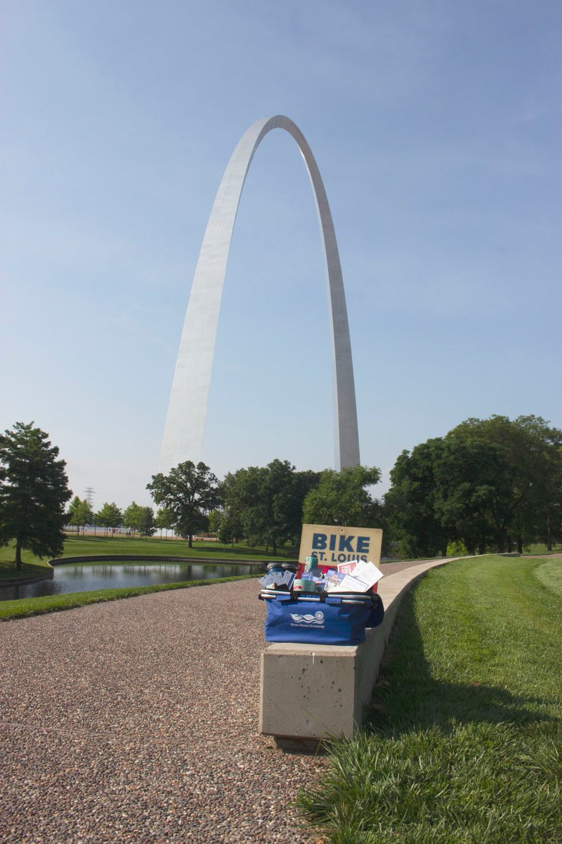 ChaseParkPlaza's tweet photo. Did you know the #GatewayArch is 630 feet tall AND 630 feet wide? It would take 2.1 Chase Park Plazas stacked to reach the height of the Gateway Arch! Check out the @GatewayArchSTL Instagram account for details on an amazing prize package giveaway in honor of #Arch630Day! https://t.co/Nei6UAmQqx