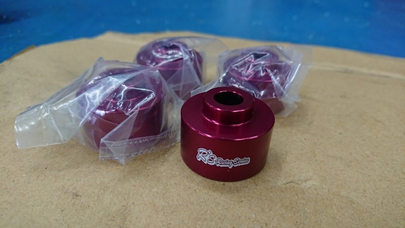 AUTOBACS_INFO's tweet photo. #スポーツコンパクトフェア の人気商品 #レーシングクイックシフト にはシフトマウントカラーが同封されておりますが、単品設定の #シフトマウントカラー とは厚みが違いますので、ご注意ください。
#SCF
#アールズ
#RRP
#ZC33S
#間もなく発売
#ZC32S
#人気商品
#単品が薄い方 https://t.co/yTOOOEAcN8