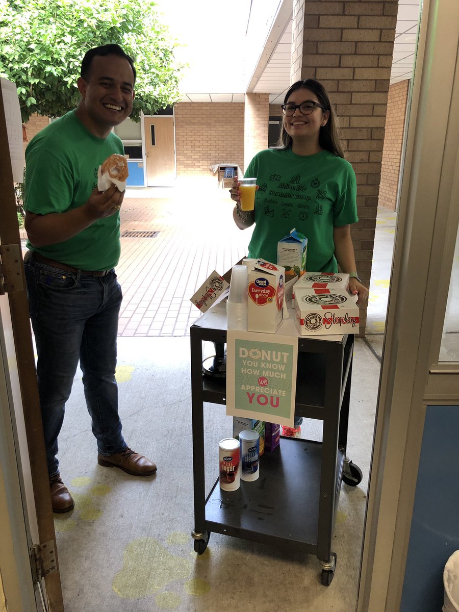 bmwyllie's tweet image. Feeling blessed to be apart of #AISDSUMMERCAMP with such a great group of people! Thanks for the Thursday Treat!🍩😍#ExploreLearnShare #CampBlack #BlackElementary  #AllIn4Aldine @AldineISD @SerjioMedina @d_vlqz