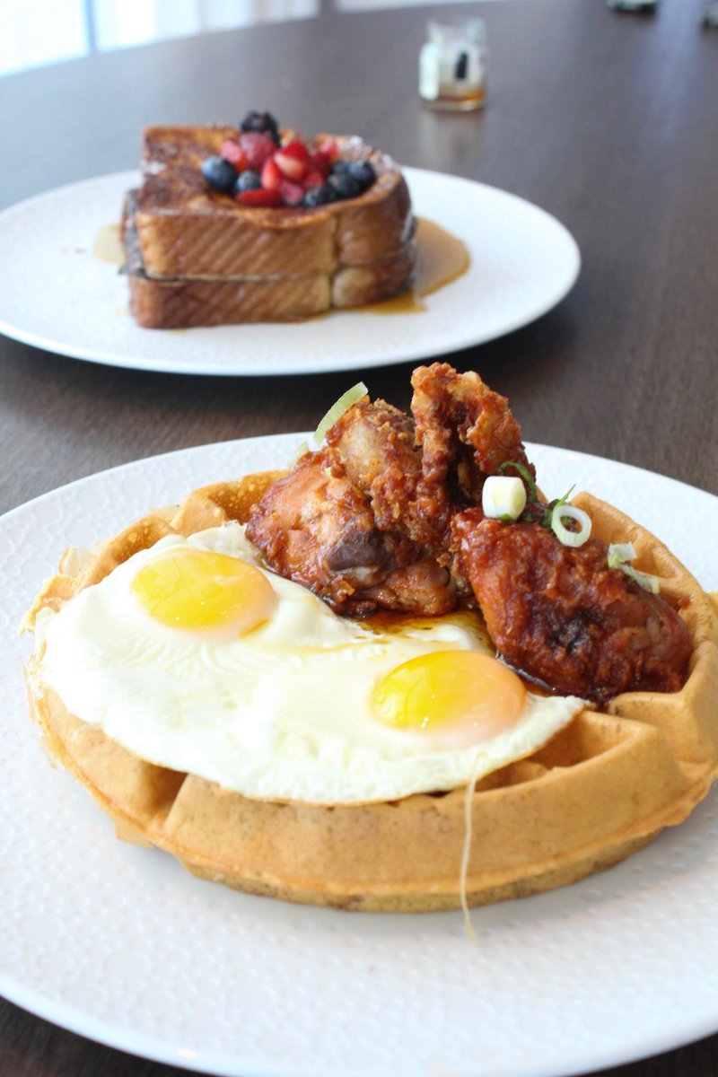 Why we brunch 😍 // Korean Fried Chicken N Waffles // brunch served till 4pm