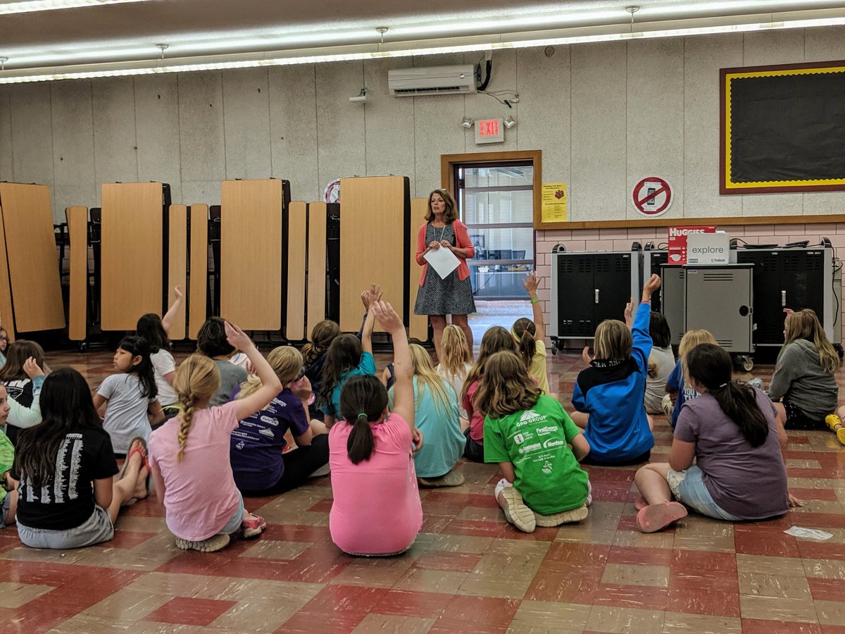 cotts_jandra's tweet photo. We had a great week with our Girls in STEAM! These girls learned about female scientist, coded robots, and learned leadership skills to take on roles in STEAM next year. It was sad to see it end but it is exciting to see where it goes!  @SMFSchools @LakeviewLoop https://t.co/j3BhdG1lkn