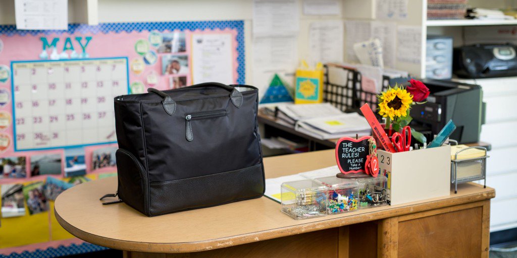 jay elle moms love how discreet our breast pump bags are, as no one wants their bag to scream "I'm carrying a breast pump!" Discretion is one of the pillars of the jay elle brand, and we're proud to offer this solution to pumping moms everywhere!