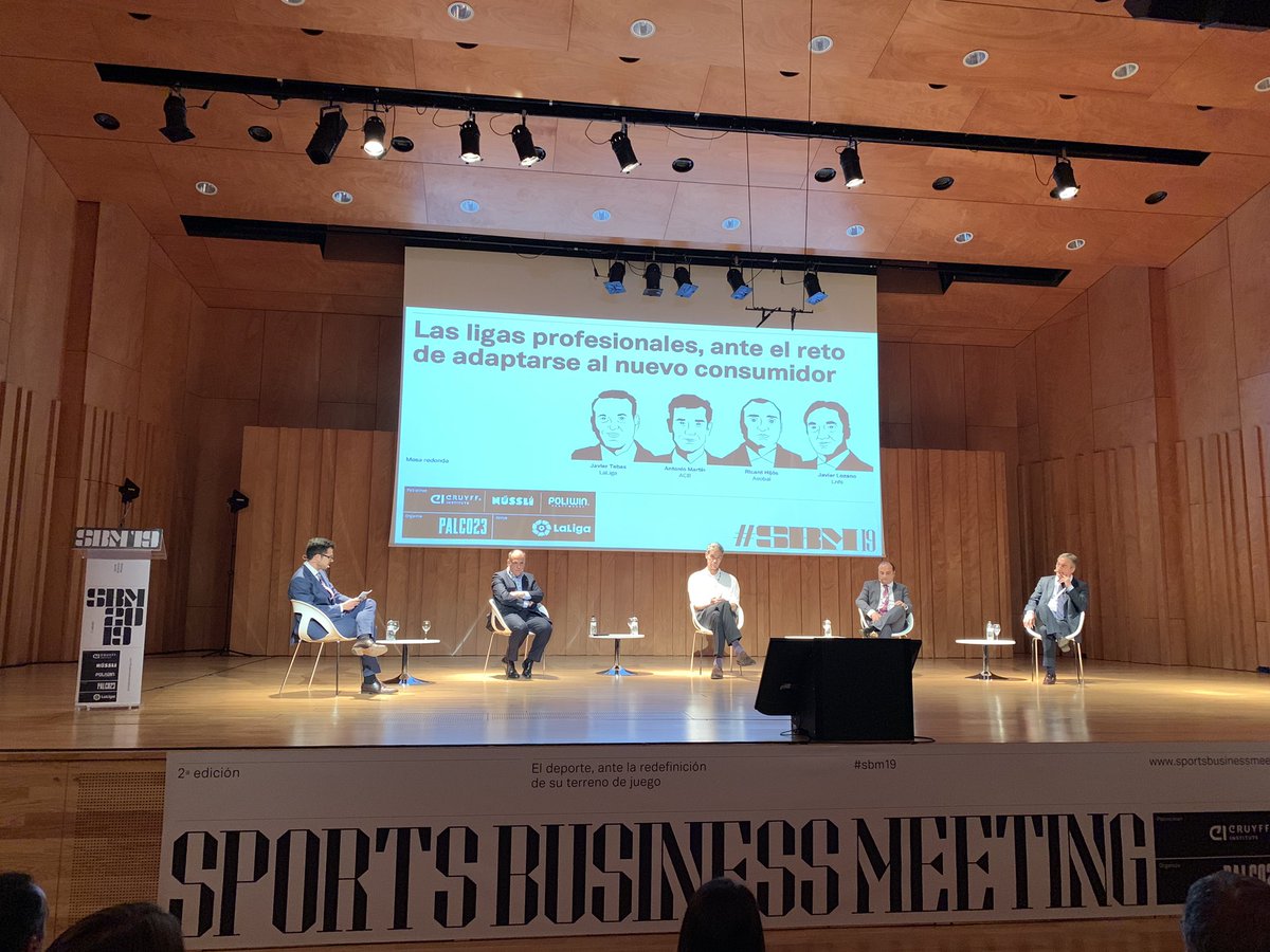 OriolCortada's tweet photo. Un any més el #sbm19 de @Palco23_es es consolida com el lloc de trobada referent de l’anàlisi econòmic i de tendències del sector esportiu. Gran cartell i presentacions; en resum: adaptació i professionalització per accelerar la transformació
#sport #management #business #future https://t.co/rV2Cs4ERk9
