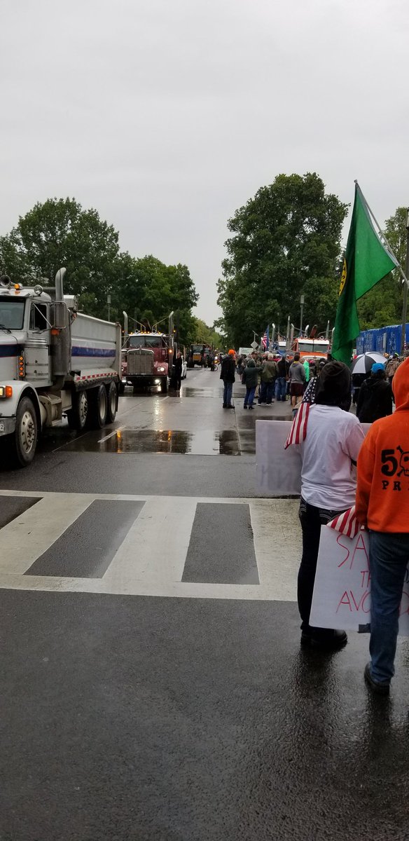 TheBillPost's tweet image. The sleeping giant that is rural Oregon is #woke and they're pissed. #Oregon11 #timberunity #orpol