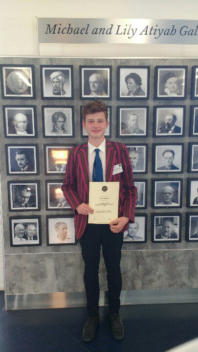 PhysicsatFettes's tweet photo. Felix Alexander collected the Schools Physicist of the Year award this evening. It's well deserved! https://t.co/JVT8IvTP8L