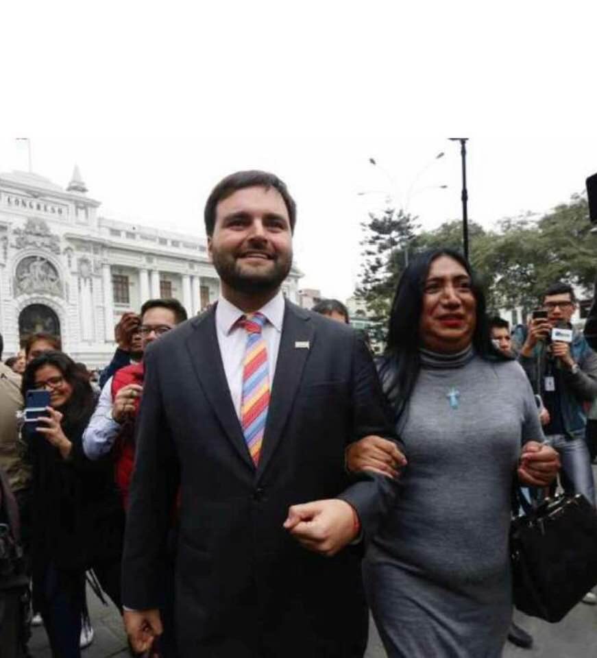 AlbertoBelaunde's tweet photo. Un honor haber entrado a la plaza Bolívar del brazo de una gran activista trans, Yefri Peña. Ni todo el odio del que ha sido víctima ha podido contra esta alma valiente y luchadora. https://t.co/G50LbBvBpq