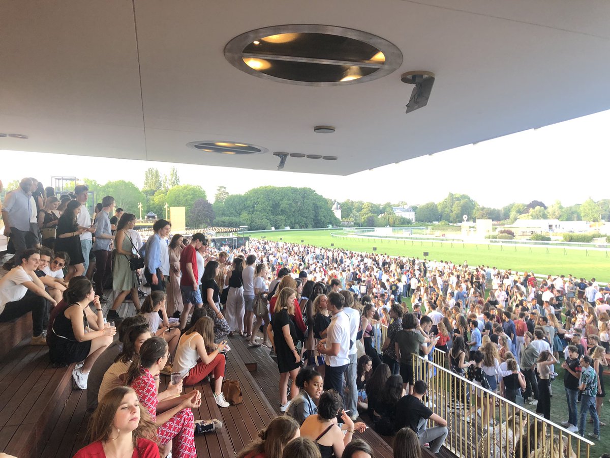 OlivierDelloye's tweet photo. Jeuxdi le retour, après un petit break la semaine dernière. @paris_longchamp @francegalop #jeuxdi https://t.co/v4PyCqsuuK
