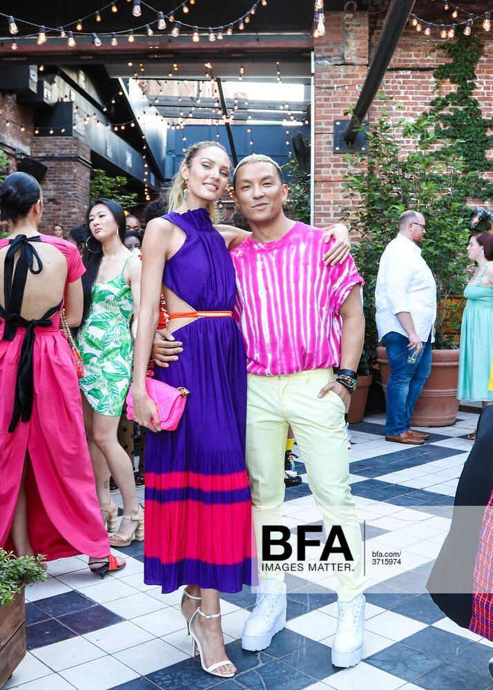 AngelCandiceBRA's tweet photo. Candice com Prabal Gurung atendendo ao jantar #STRONGERINCOLOUR do estilista em Nova York ontem (26)! 💜📸 https://t.co/83PguMypUh