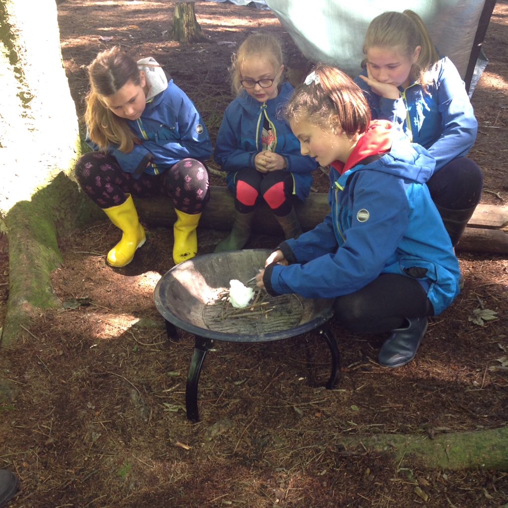 rothwell_vic's tweet photo. Even more climbing and bushcraft #differentgroups https://t.co/CtafeYkxKf