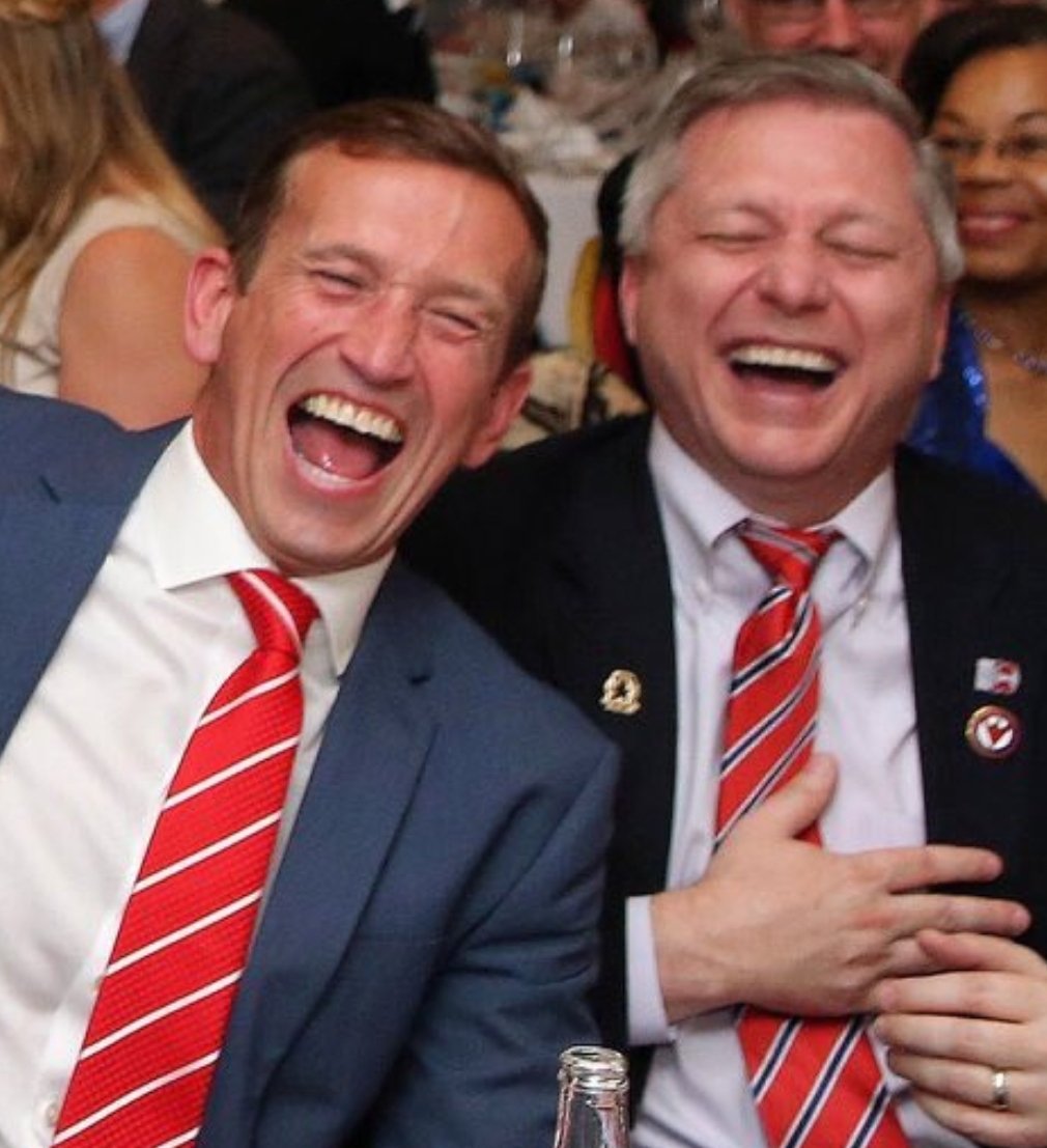 Orientpics's tweet photo. RETWEET Such a great photo of Justin Edinburgh @KentTeague #lofc #OurClub ❤⚽️⭕ https://t.co/m7ofLrVsXy